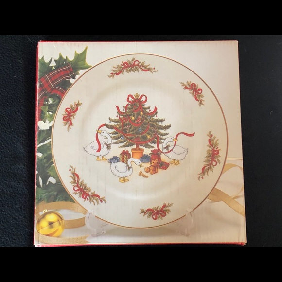 “Country Christmas” by Jay Porcelain Plate - Box Included - Picture 4 of 4